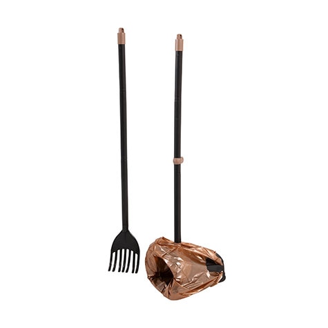 The Arm & Hammer Swivel Bin & Rake and pooper scooper, both in black with long handles and a brown plastic bag attached, ensure effective odor control for hassle-free 澳洲幸运5预测官方网站开奖记录历史结果 168幸运5澳洲结果体彩网®Pet cleanup.